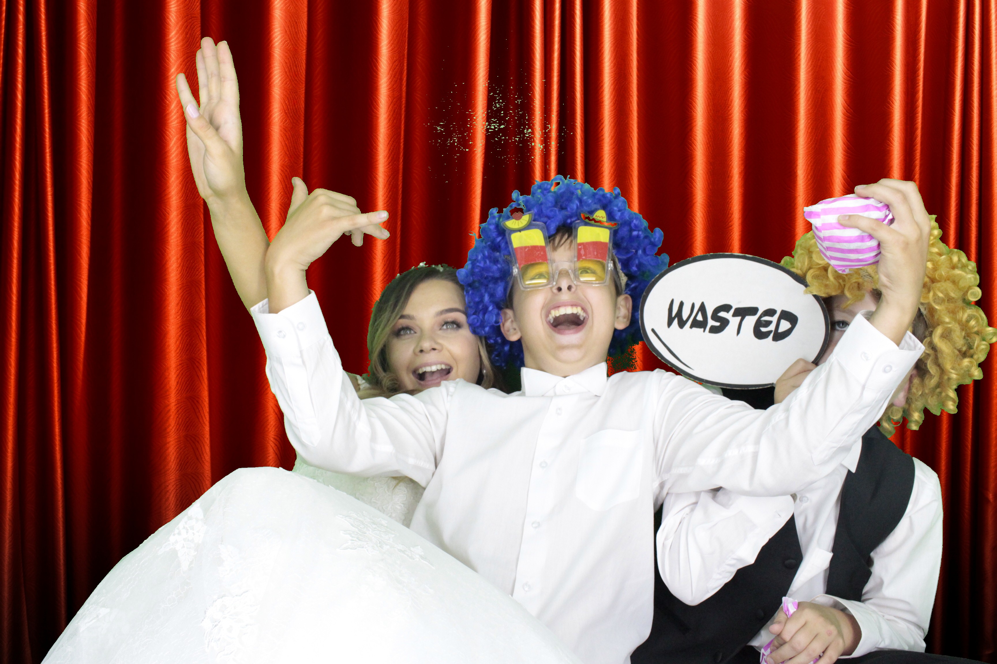 Mr & Mrs Hillier | View more photos from the event at gallery.myphotoboothexperience.co.uk/u/MyPhotoBoothExperienceLtd/Mr-Mrs-Hillier